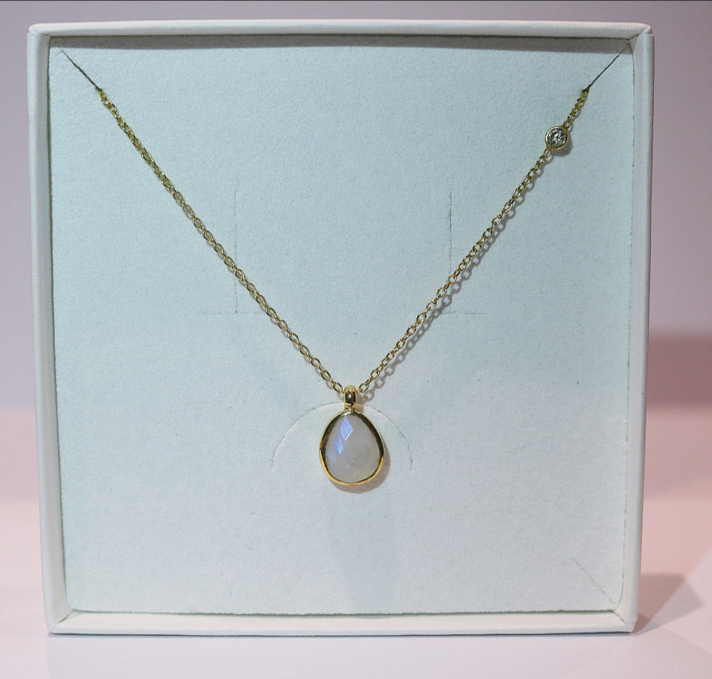 18K Gold Moonstone Pendant